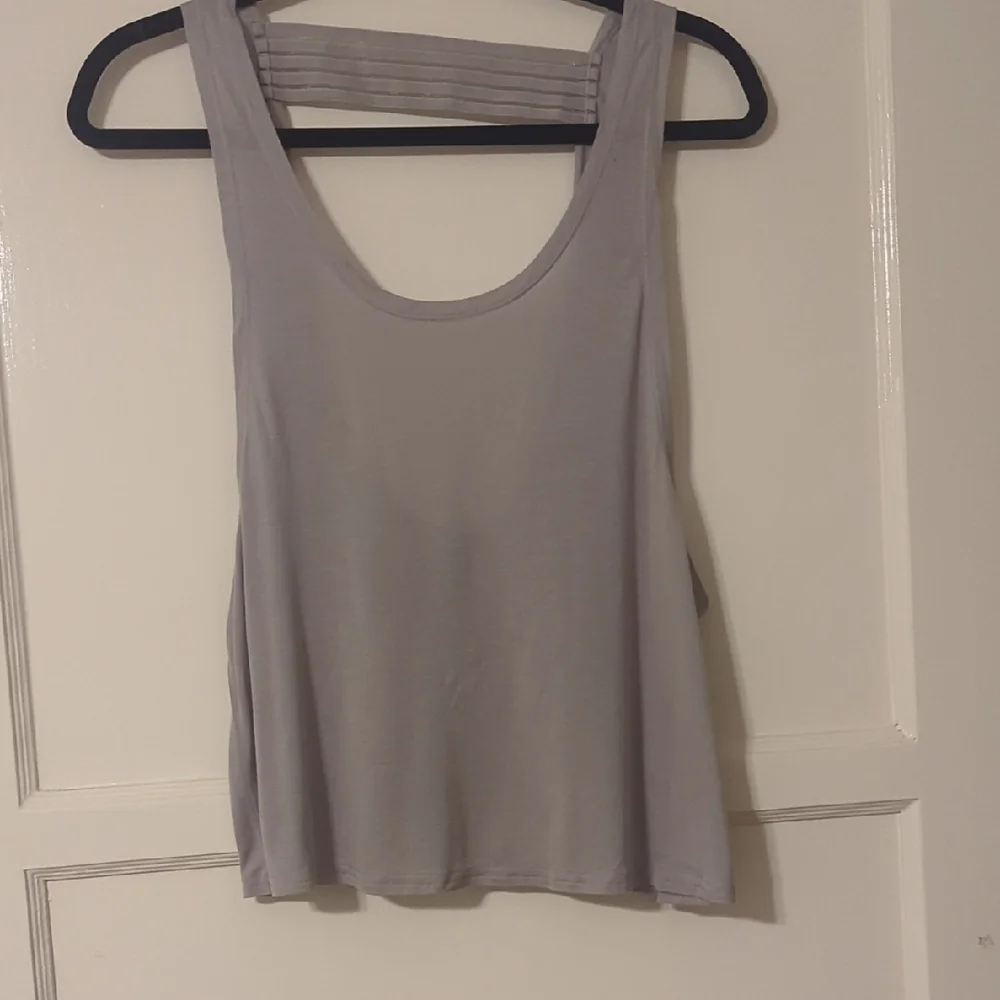 ALO Yoga Light Gray Scoop Tank with Strappy Low Back